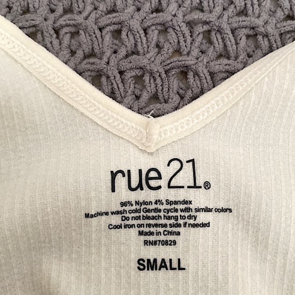 NWT • White Ribbed Seamless Tank Top 🤍 - Picture 8 of 9